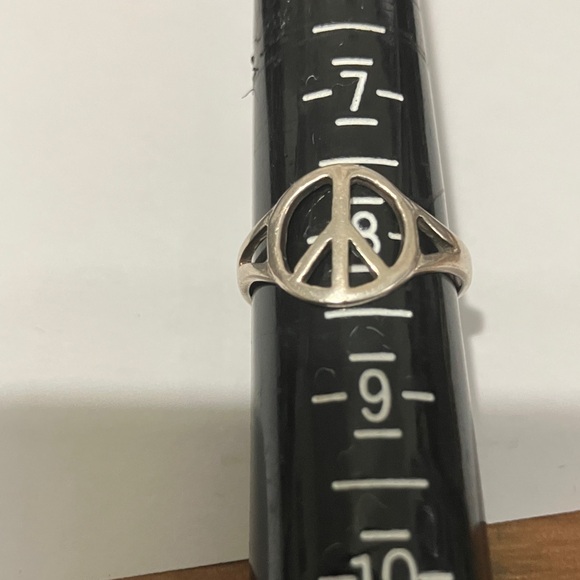 Vintage Sterling Silver Peace Sign Ring - Picture 2 of 9